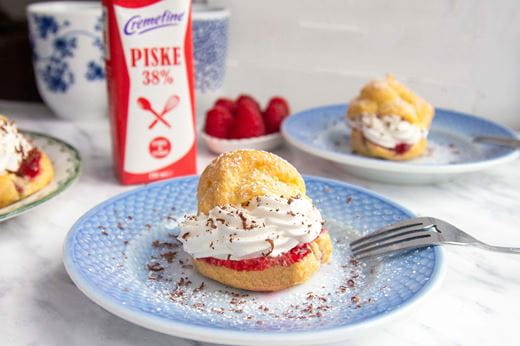 recipe image Vandbakkelser med hindbærkompot og vanillecreme @Mambeno