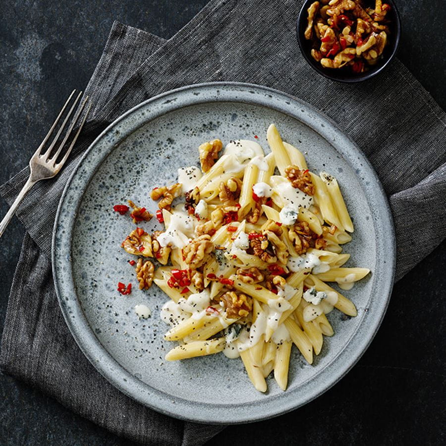 recipe image Pasta med gorgonzolasauce og ristede nødder