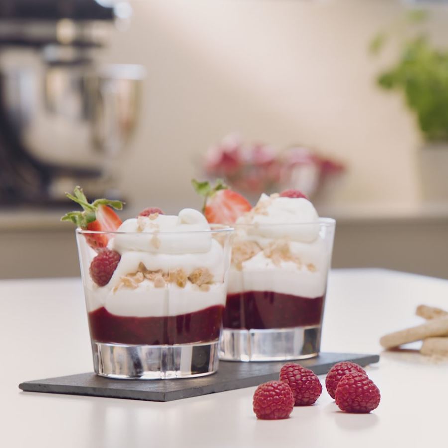 recipe image trifli med råsyltede hindbær