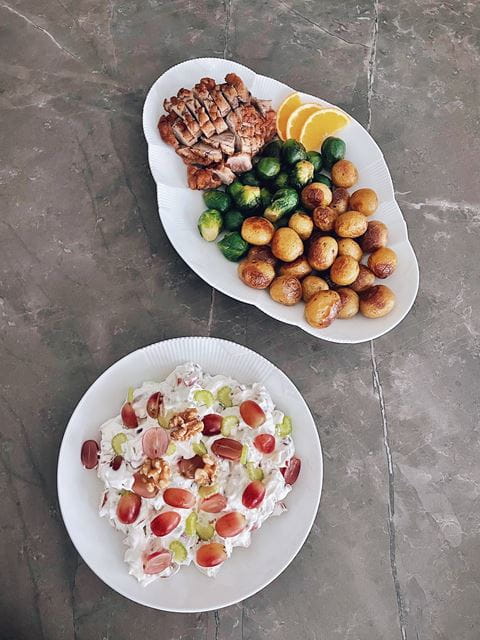 recipe image Andebryst med waldorffsalat og rosenkål - af @ANELOUISEREIMER