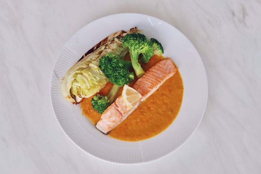 recipe image Hokkaidomos med ovnbagt laks, spidskål og broccoli - af @anelouisereimer