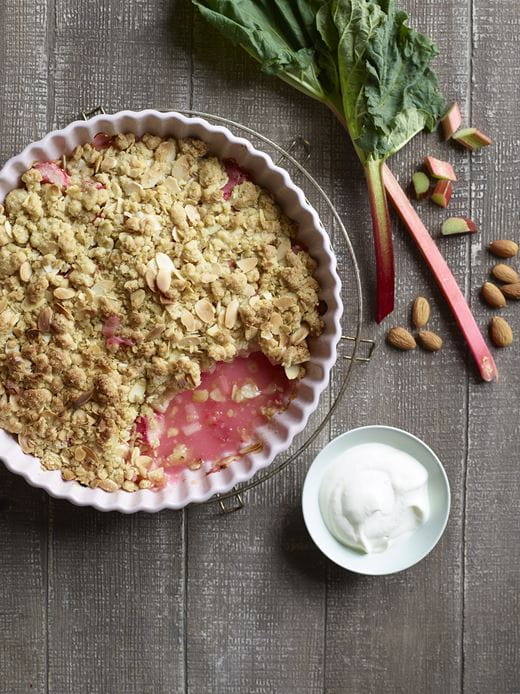 recipe image rabarber crumble med havregryn