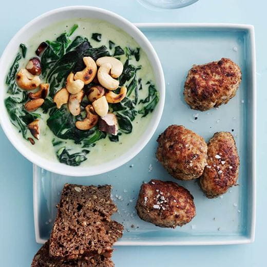 recipe image Frikadeller med stuvet spinat