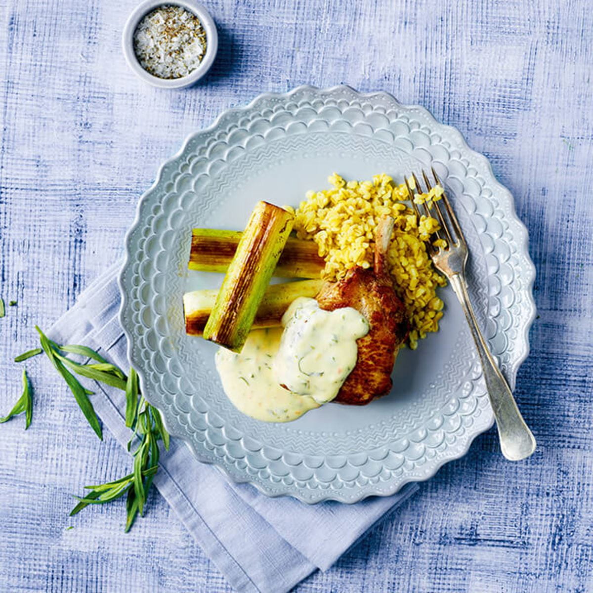 recipe image Koteletter med porre og estragonsauce